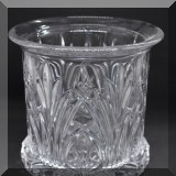 G06. Crystal wine holder. 
